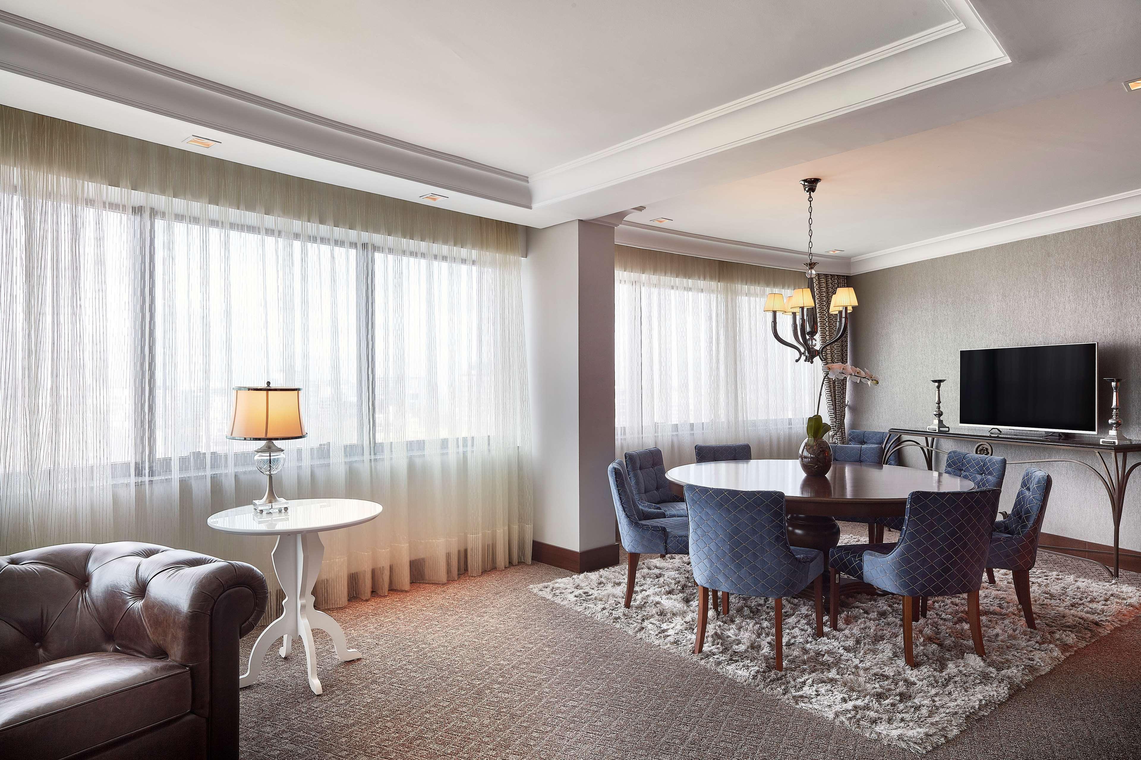 Hilton Porto Alegre, Brazil Hotel Exterior photo A suite at the hotel