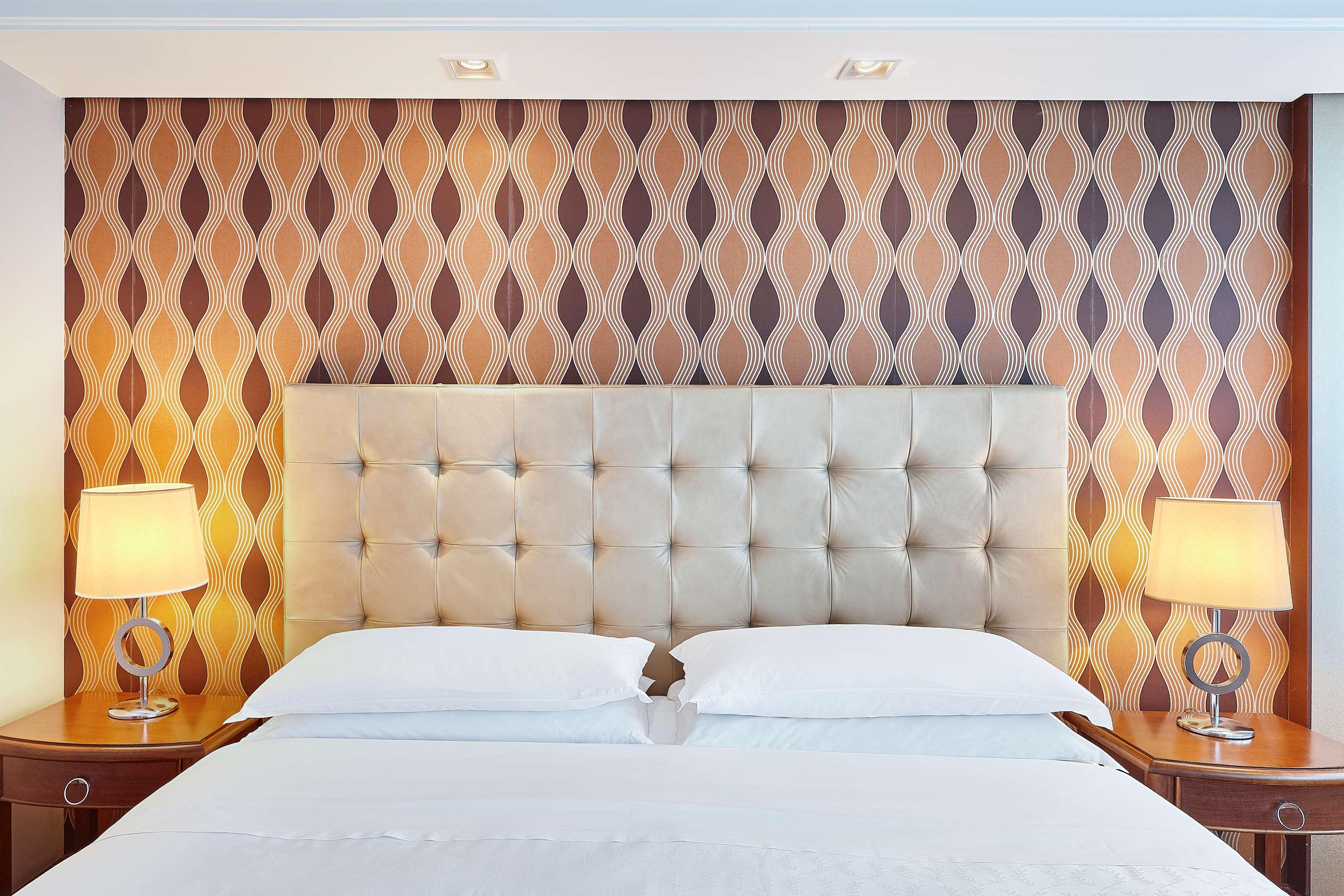 Hilton Porto Alegre, Brazil Hotel Exterior photo A bedroom at the hotel